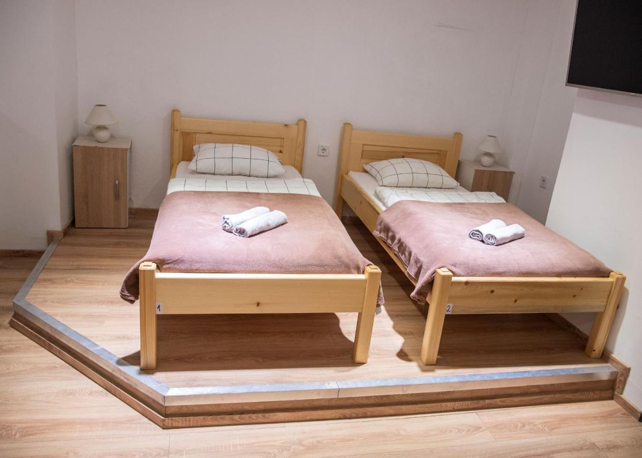 Hostel ヴォイニク エクステリア 写真